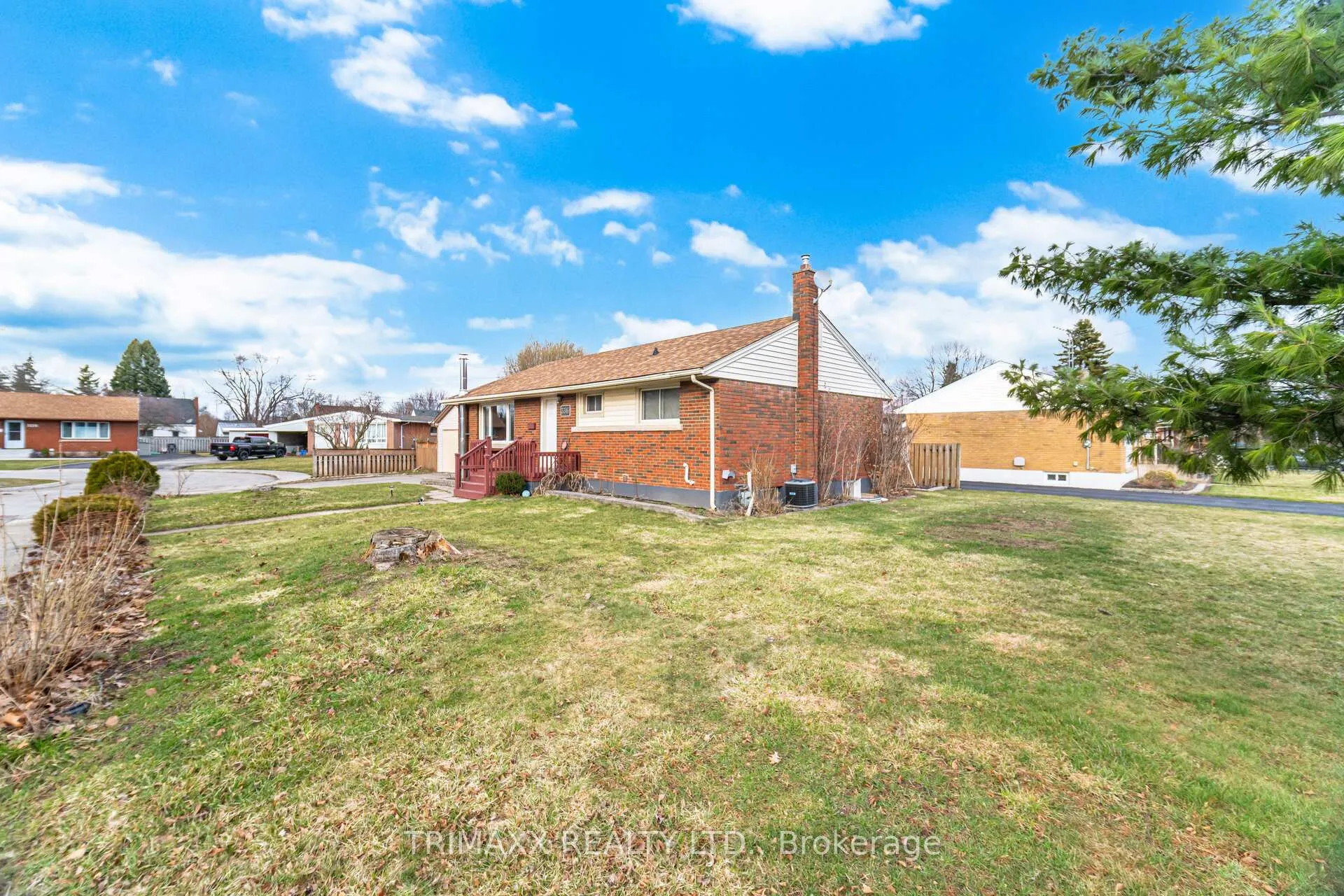 Photo 3 of 3316 Mclaren Crescent, Niagara Falls, Stamford — HOMEH