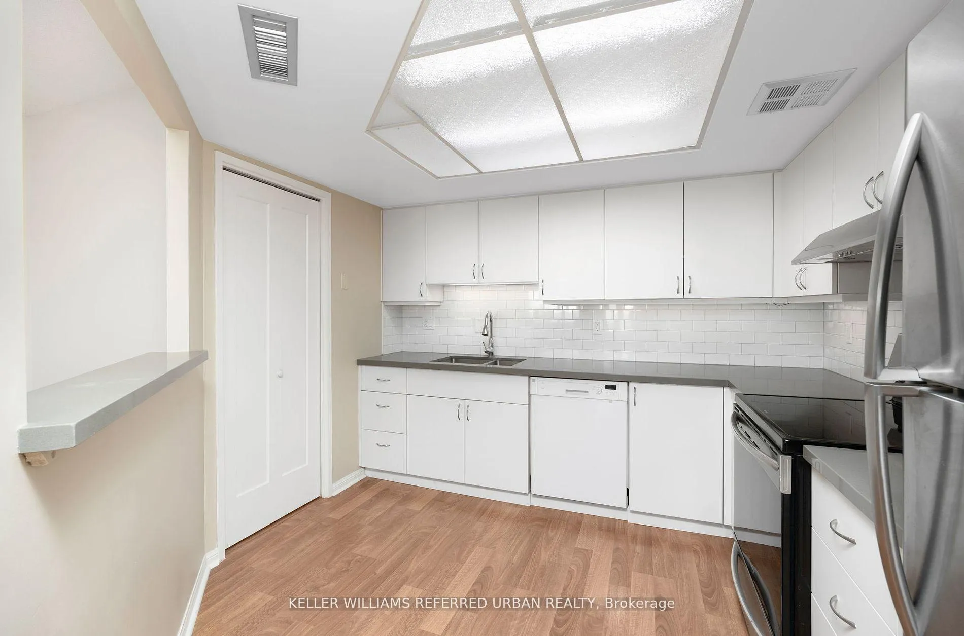 Photo 6 of Unit 522, 255 The Donway, North York, Banbury-Don Mills — HOMEH
