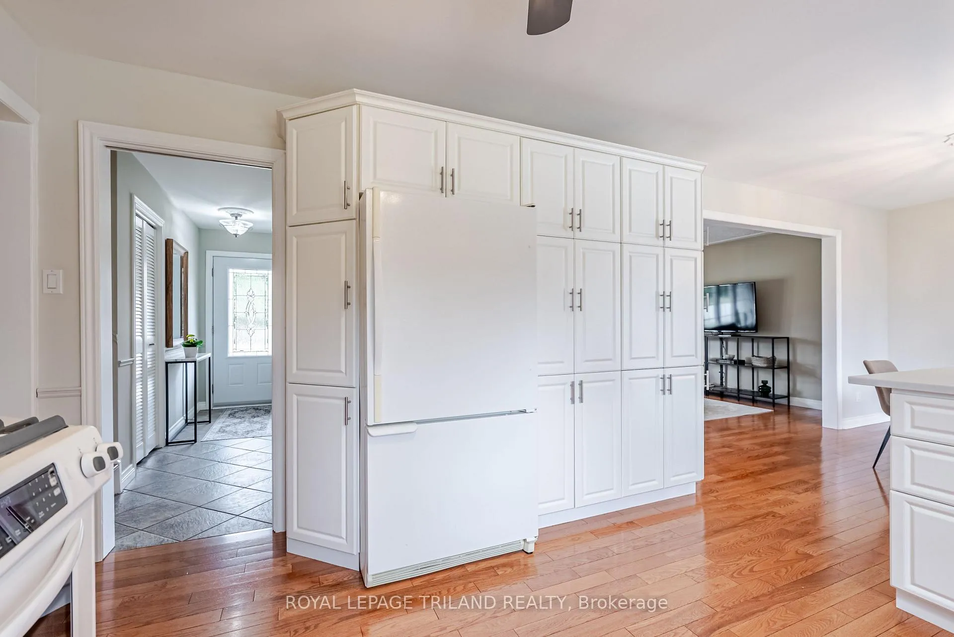 Photo 13 of 188 Canterbury Drive, Thames Centre, Dorchester — HOMEH