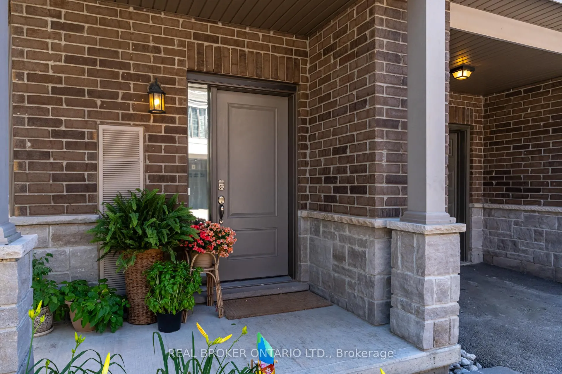 Photo 3 of Unit 49, 377 Glancaster Road, Hamilton, Villages of Glancaster — HOMEH