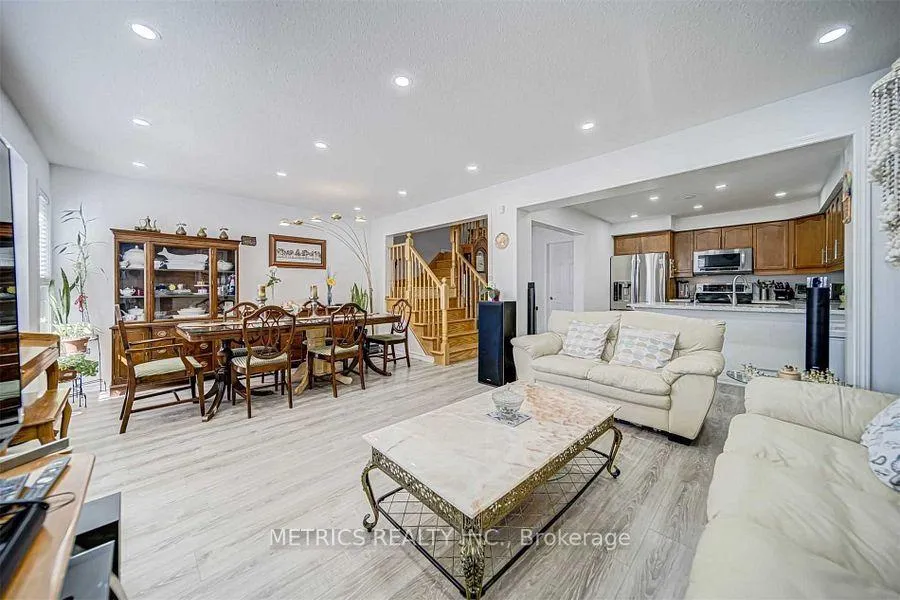 Photo 5 of 81 Mendelssohn Street, Scarborough, Clairlea-Birchmount — HOMEH