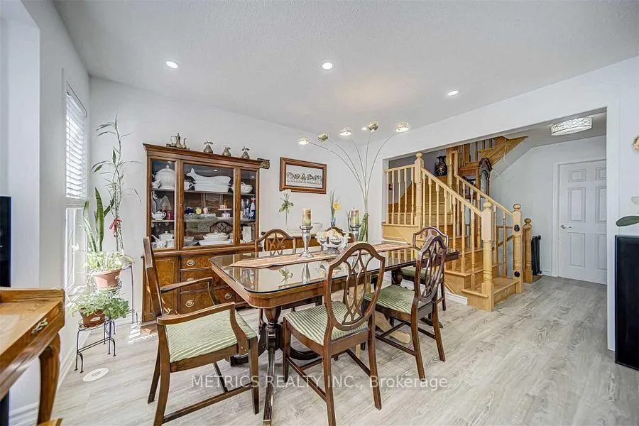 Photo 6 of 81 Mendelssohn Street, Scarborough, Clairlea-Birchmount — HOMEH