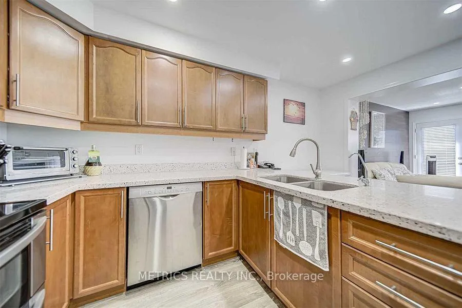 Photo 7 of 81 Mendelssohn Street, Scarborough, Clairlea-Birchmount — HOMEH