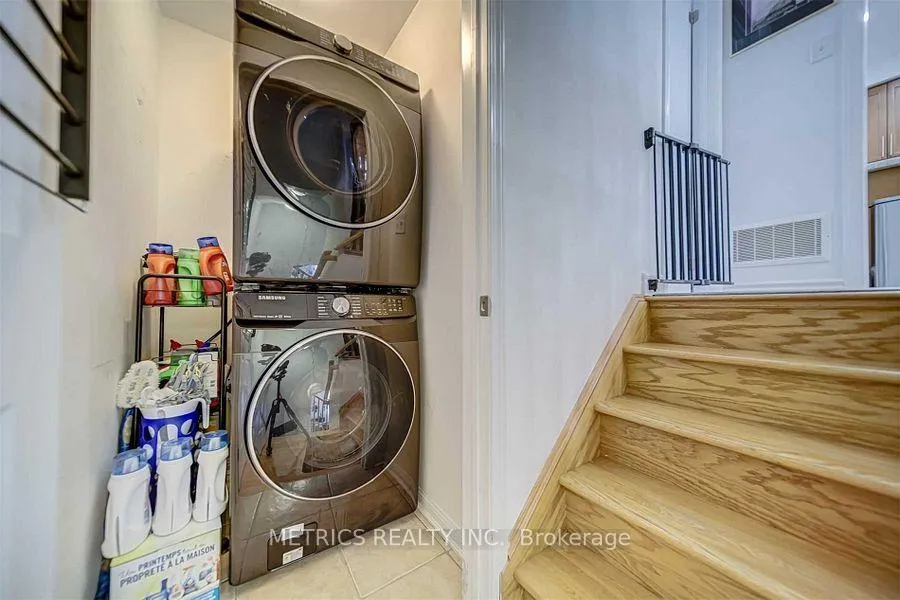 Photo 9 of 81 Mendelssohn Street, Scarborough, Clairlea-Birchmount — HOMEH