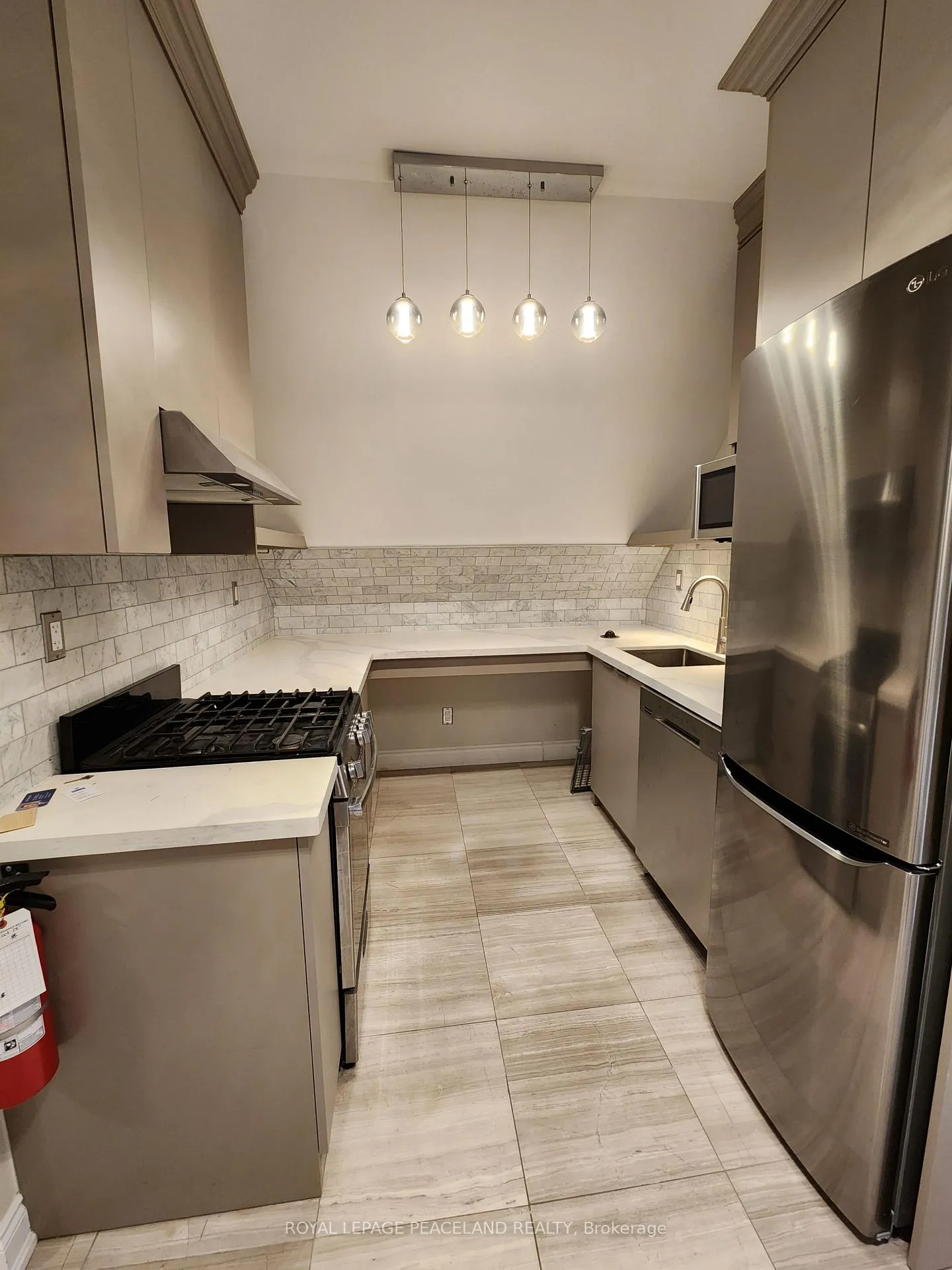 Photo 2 of Unit 3rd Flr, 101 Bedford Road, Toronto, The Annex — HOMEH