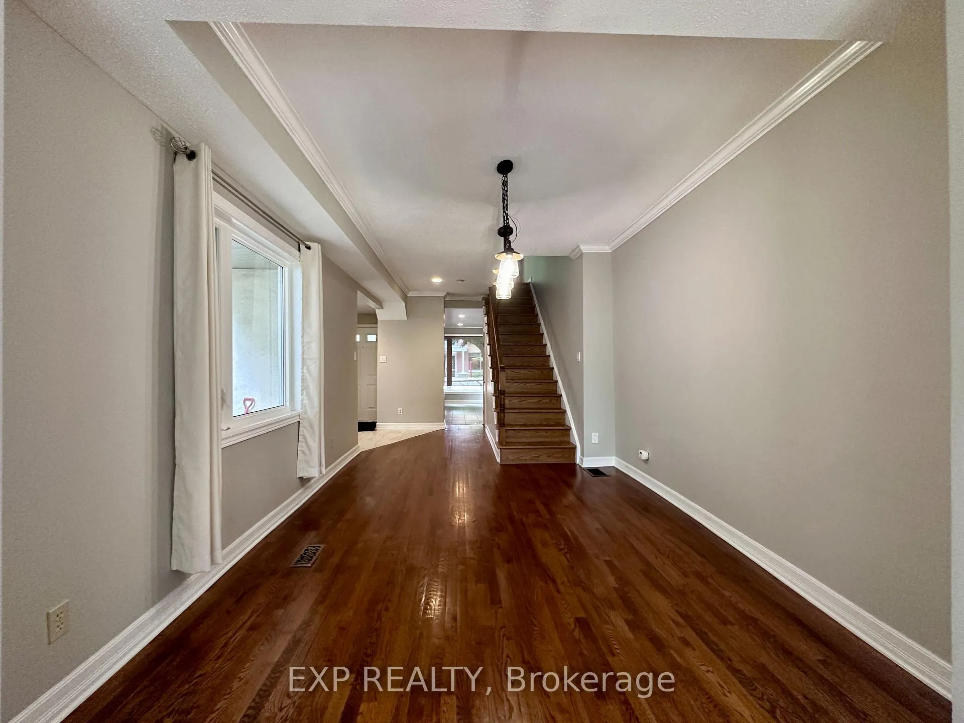 Photo 8 of 195 Henderson Avenue, Ottawa, Sandy Hill — HOMEH