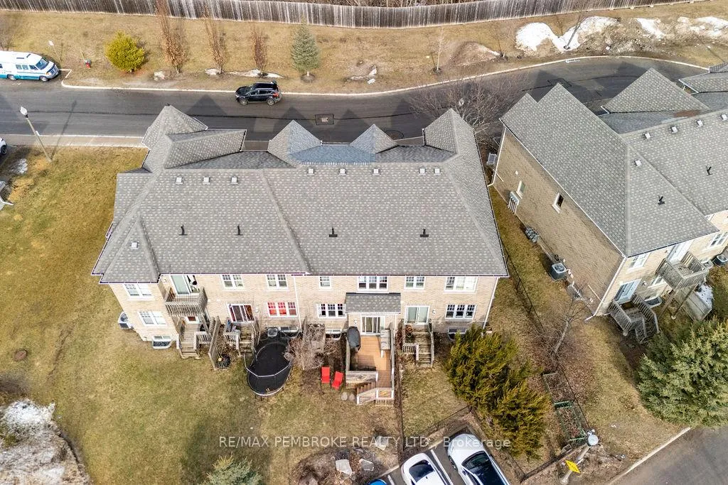 Photo 4 of 891 Newmarket Lane, Kingston, Rideau — HOMEH