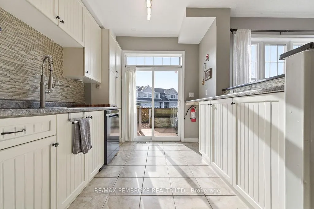 Photo 11 of 891 Newmarket Lane, Kingston, Rideau — HOMEH