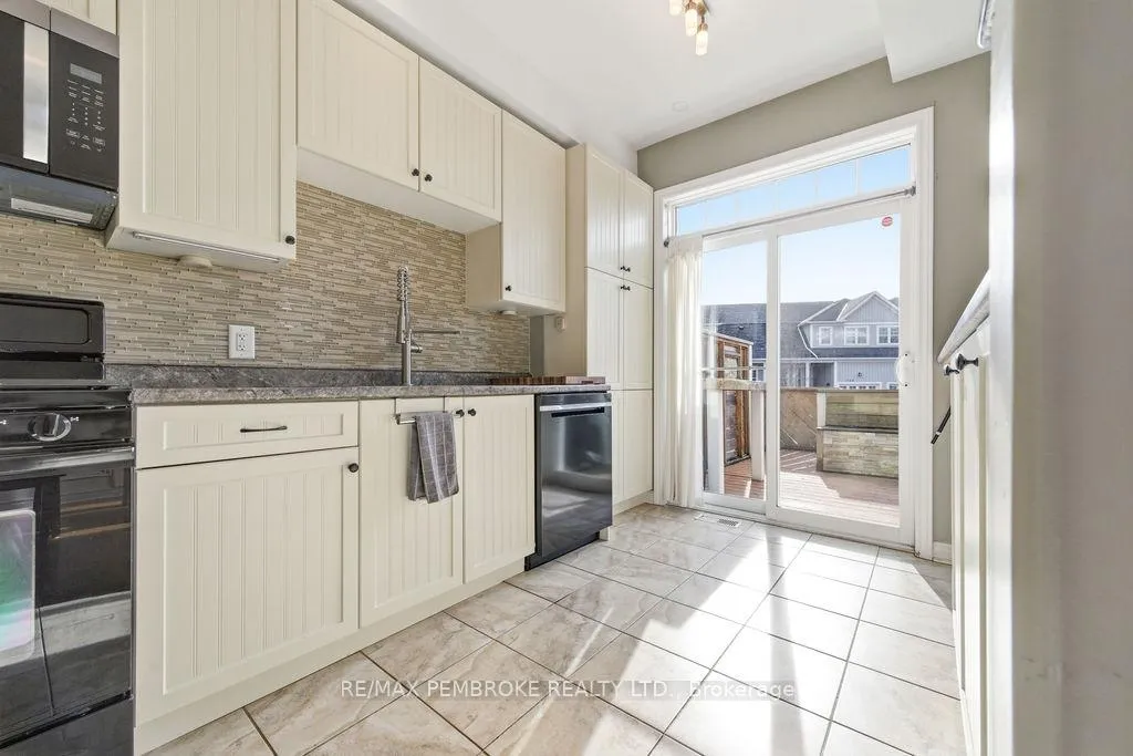 Photo 12 of 891 Newmarket Lane, Kingston, Rideau — HOMEH