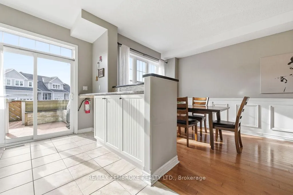 Photo 15 of 891 Newmarket Lane, Kingston, Rideau — HOMEH
