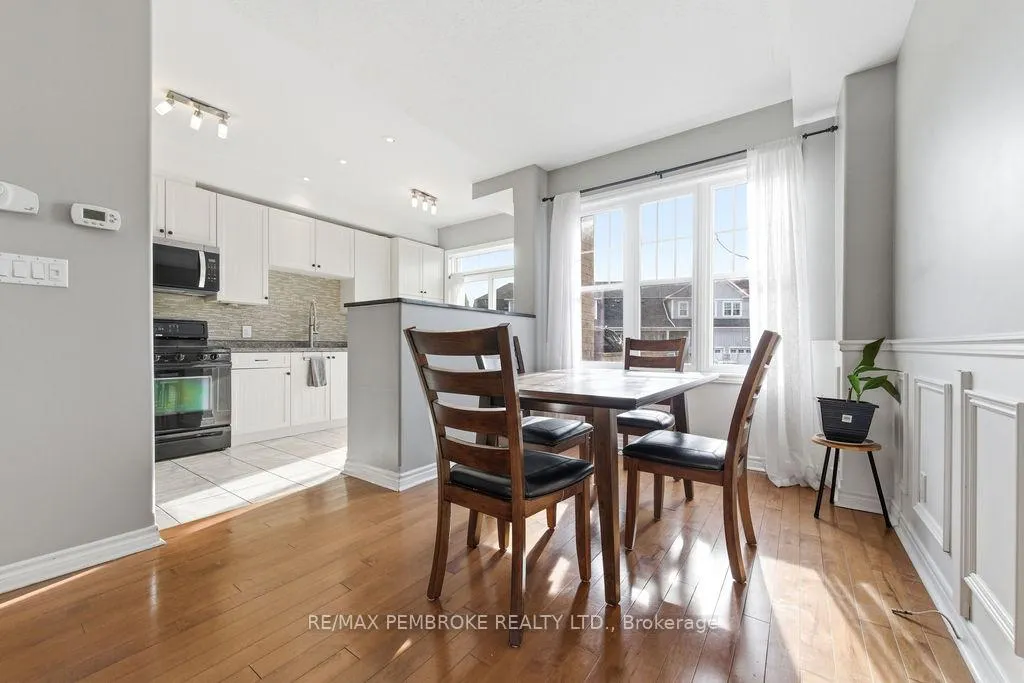 Photo 17 of 891 Newmarket Lane, Kingston, Rideau — HOMEH