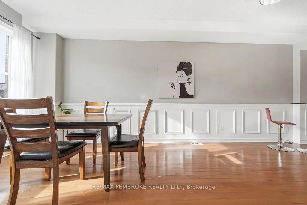 Photo 18 of 891 Newmarket Lane, Kingston, Rideau — HOMEH