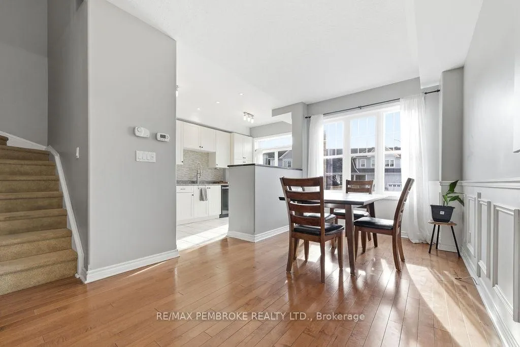 Photo 19 of 891 Newmarket Lane, Kingston, Rideau — HOMEH
