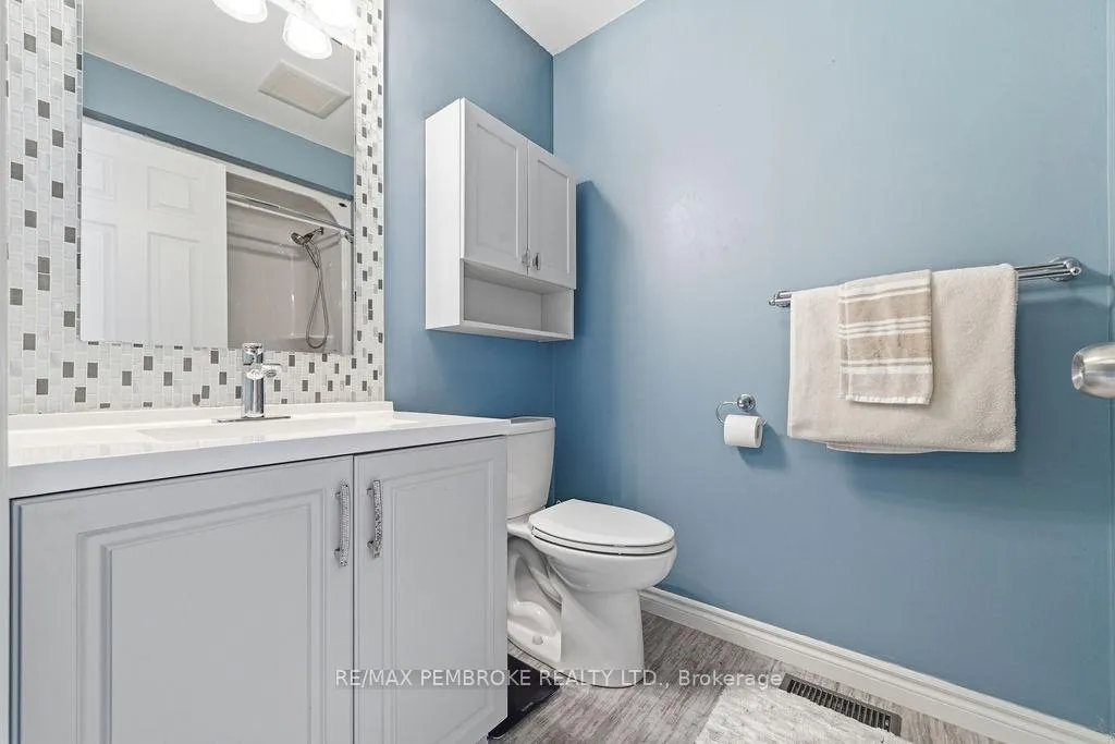 Photo 23 of 891 Newmarket Lane, Kingston, Rideau — HOMEH
