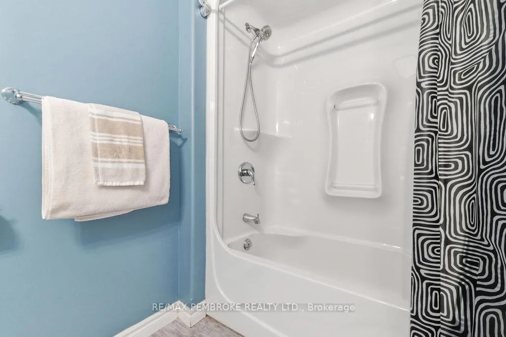 Photo 24 of 891 Newmarket Lane, Kingston, Rideau — HOMEH