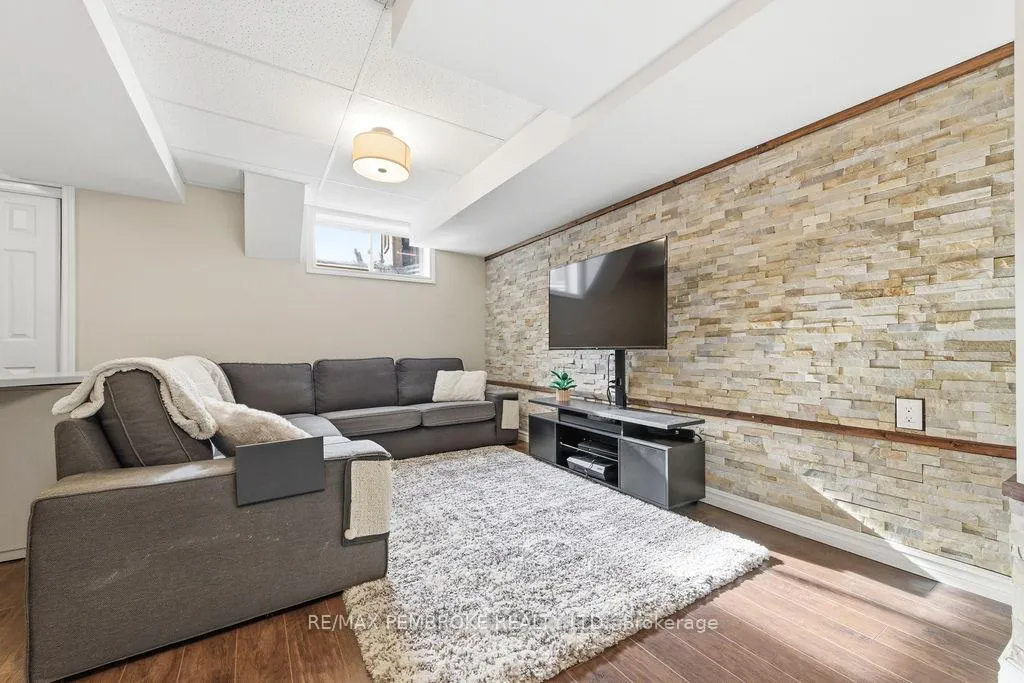 Photo 29 of 891 Newmarket Lane, Kingston, Rideau — HOMEH
