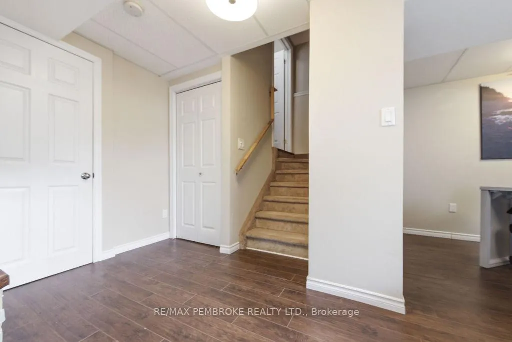 Photo 30 of 891 Newmarket Lane, Kingston, Rideau — HOMEH