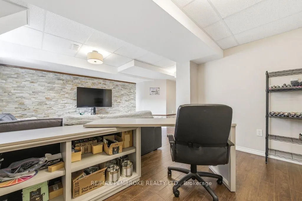 Photo 33 of 891 Newmarket Lane, Kingston, Rideau — HOMEH