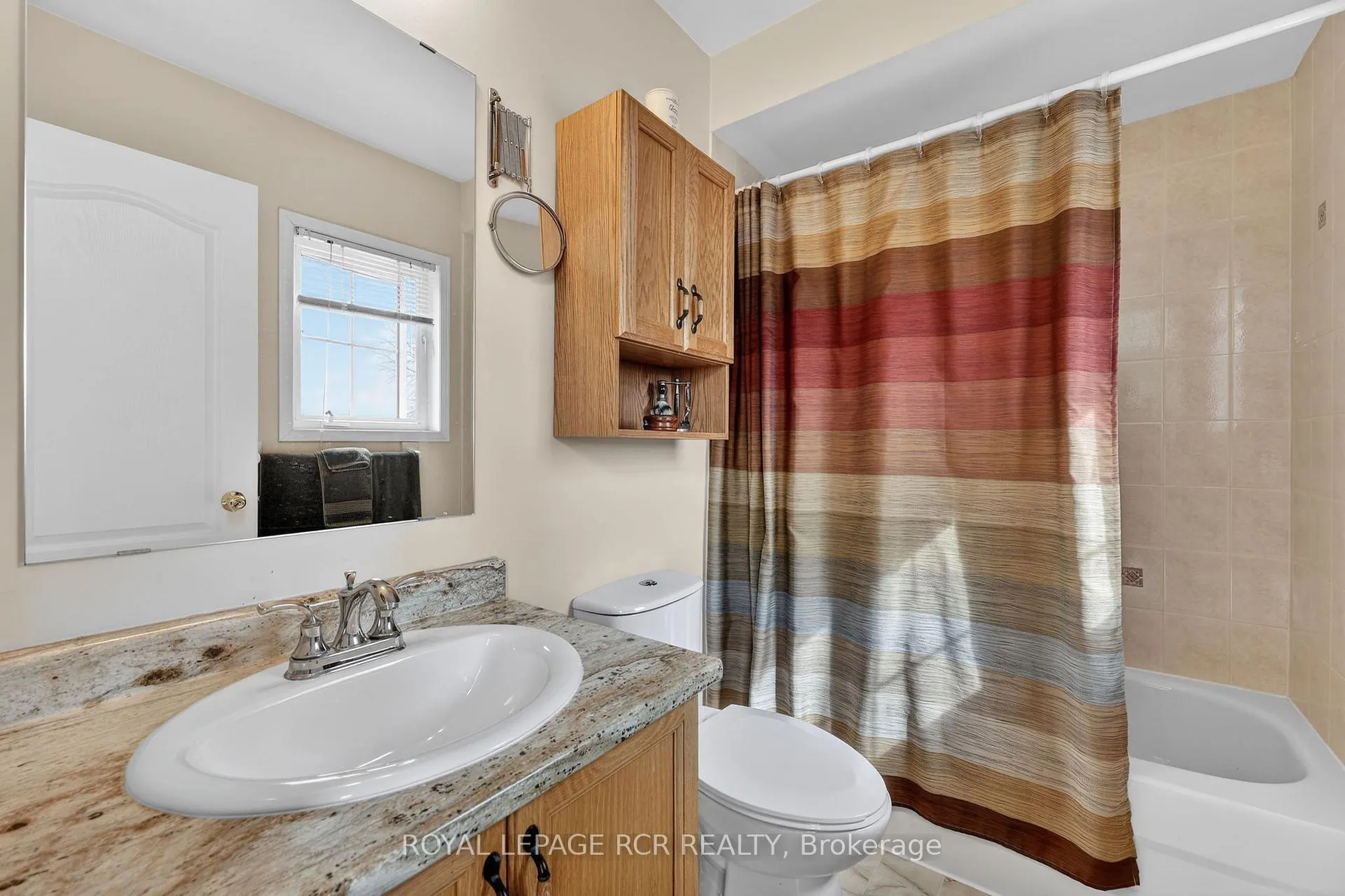 Photo 20 of 102 Henderson Crescent, New Tecumseth, Alliston — HOMEH