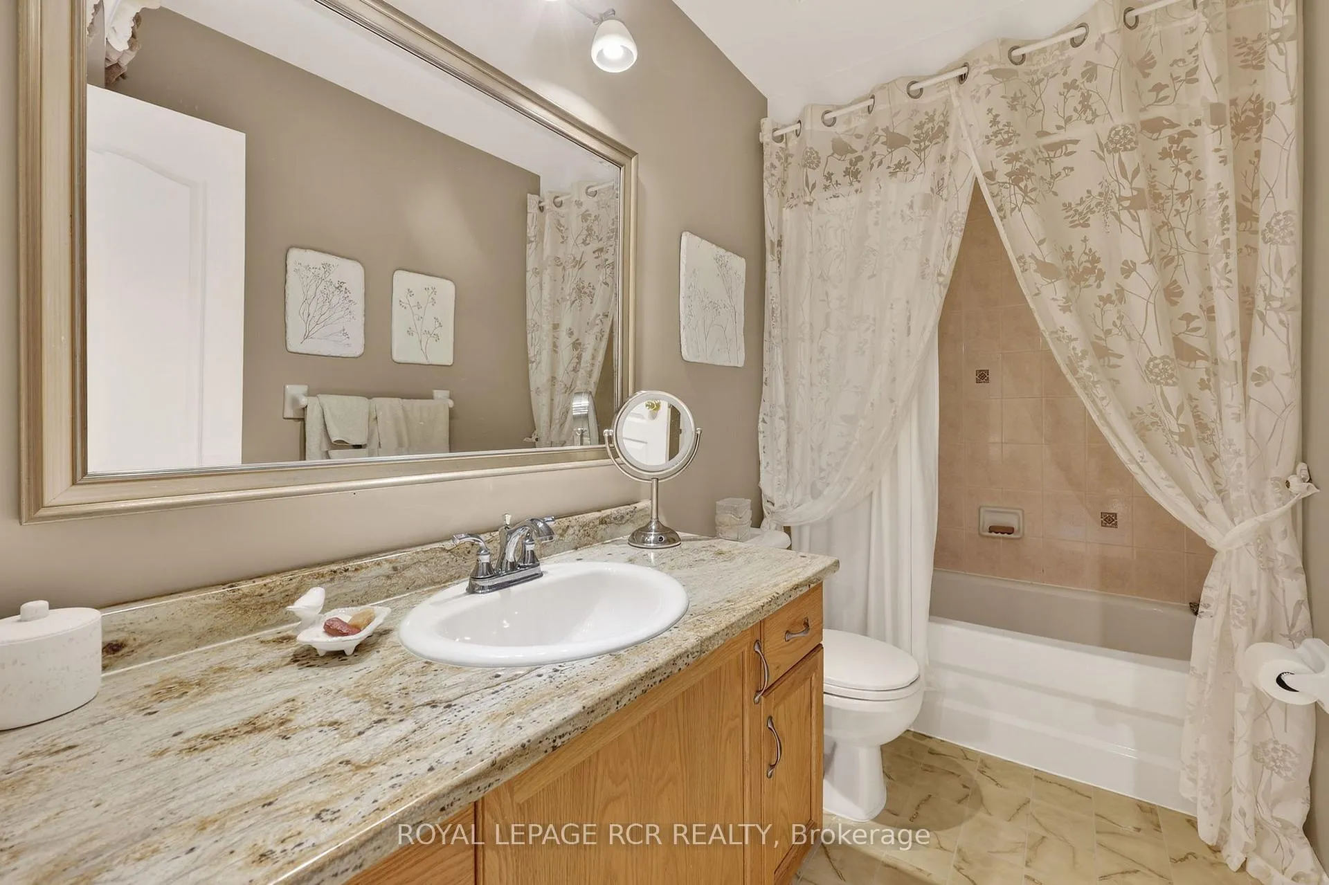Photo 25 of 102 Henderson Crescent, New Tecumseth, Alliston — HOMEH