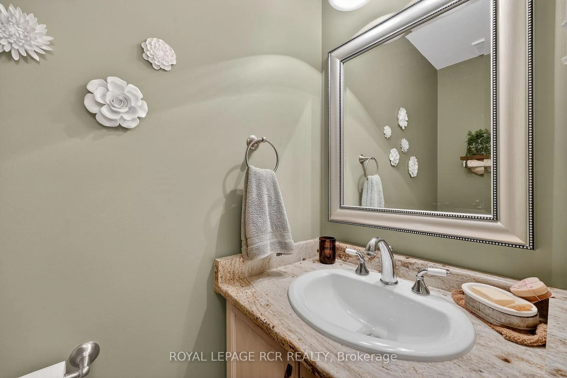 Photo 26 of 102 Henderson Crescent, New Tecumseth, Alliston — HOMEH