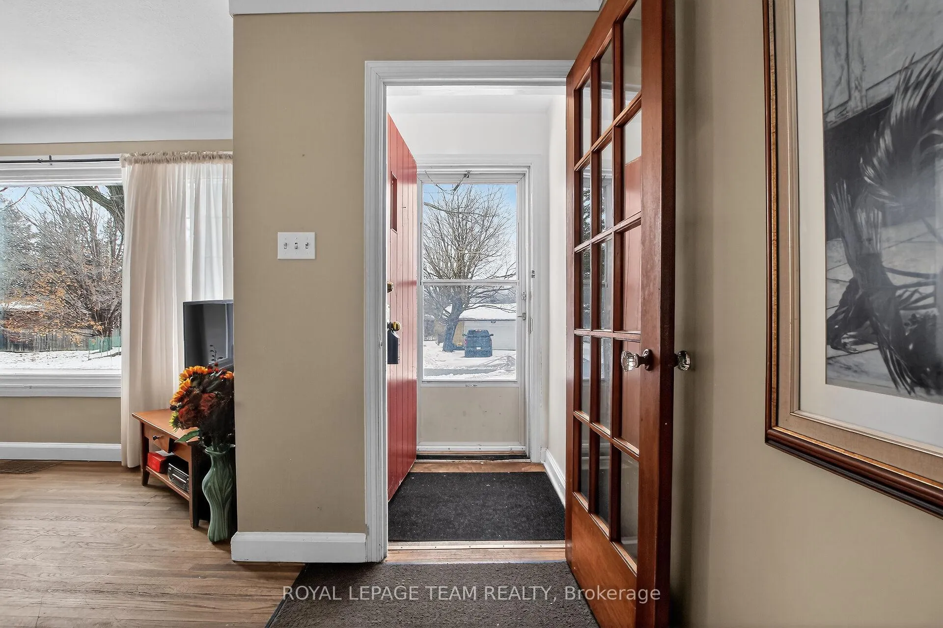 Photo 4 of 36 Rita Avenue, Ottawa, Meadowlands/St. Claire Gardens — HOMEH