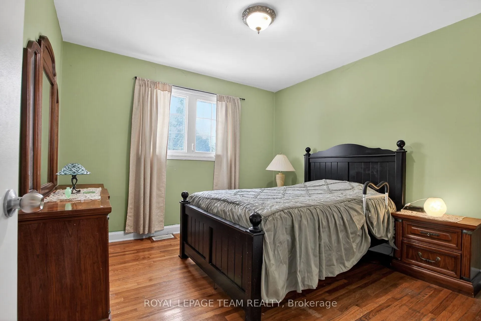 Photo 16 of 36 Rita Avenue, Ottawa, Meadowlands/St. Claire Gardens — HOMEH