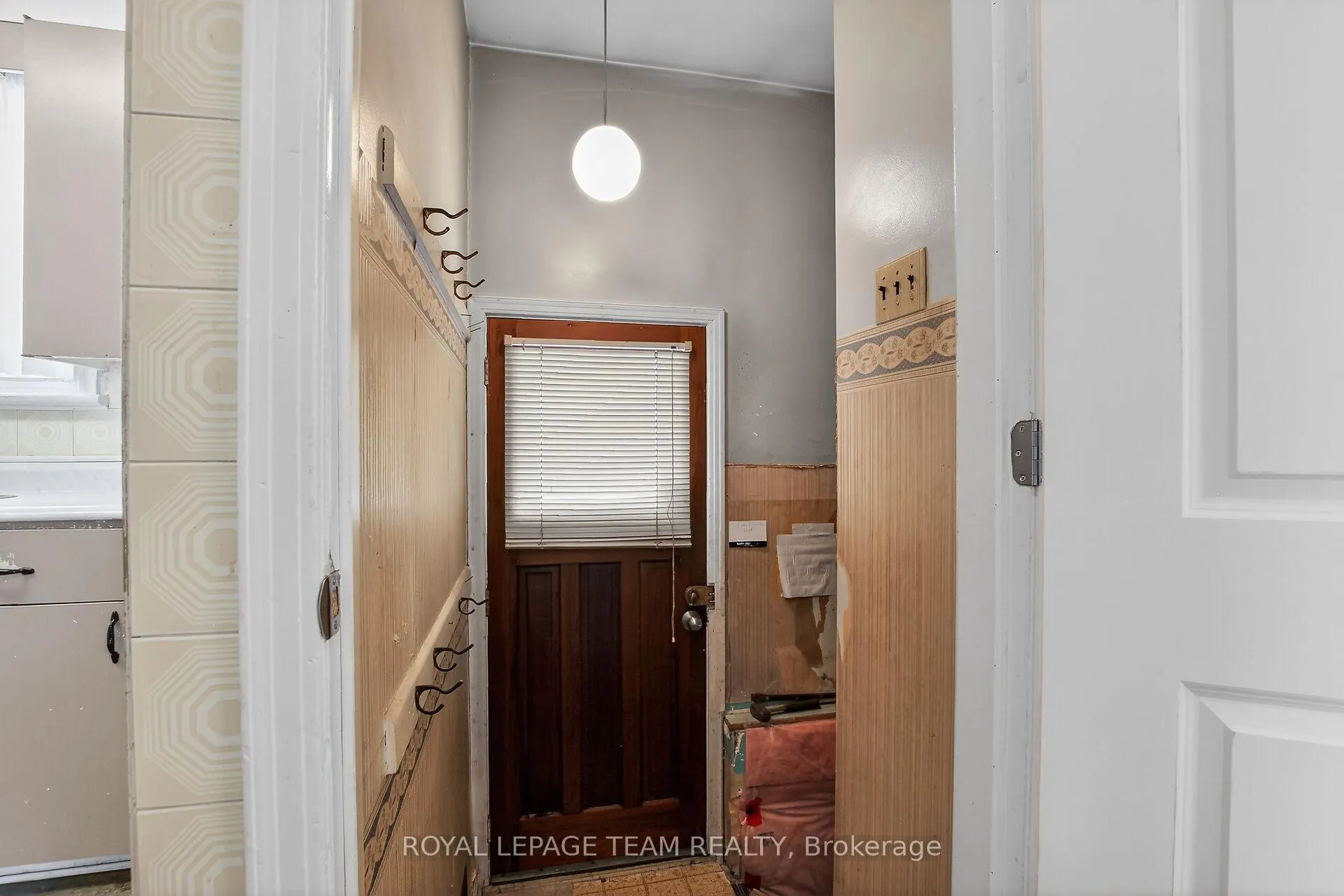 Photo 25 of 36 Rita Avenue, Ottawa, Meadowlands/St. Claire Gardens — HOMEH