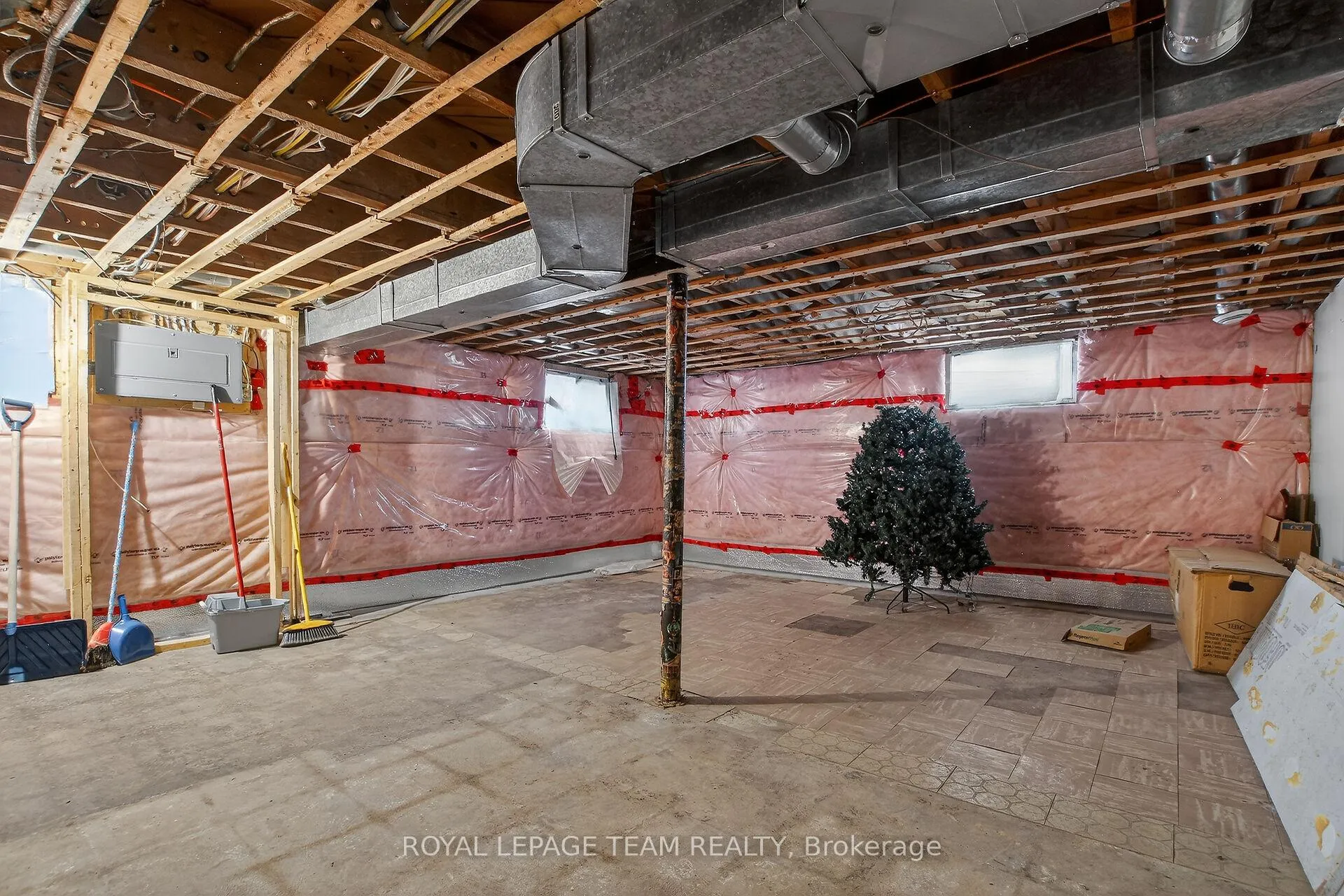 Photo 26 of 36 Rita Avenue, Ottawa, Meadowlands/St. Claire Gardens — HOMEH