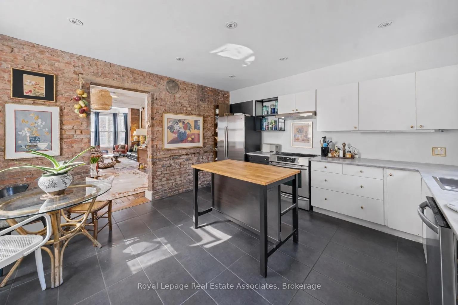 Photo 8 of 215 Ferguson Avenue S, Hamilton, Corktown — HOMEH