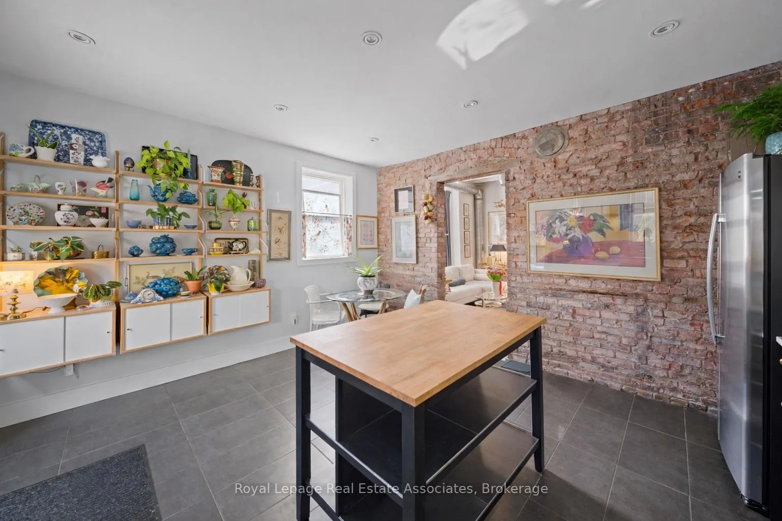 Photo 9 of 215 Ferguson Avenue S, Hamilton, Corktown — HOMEH