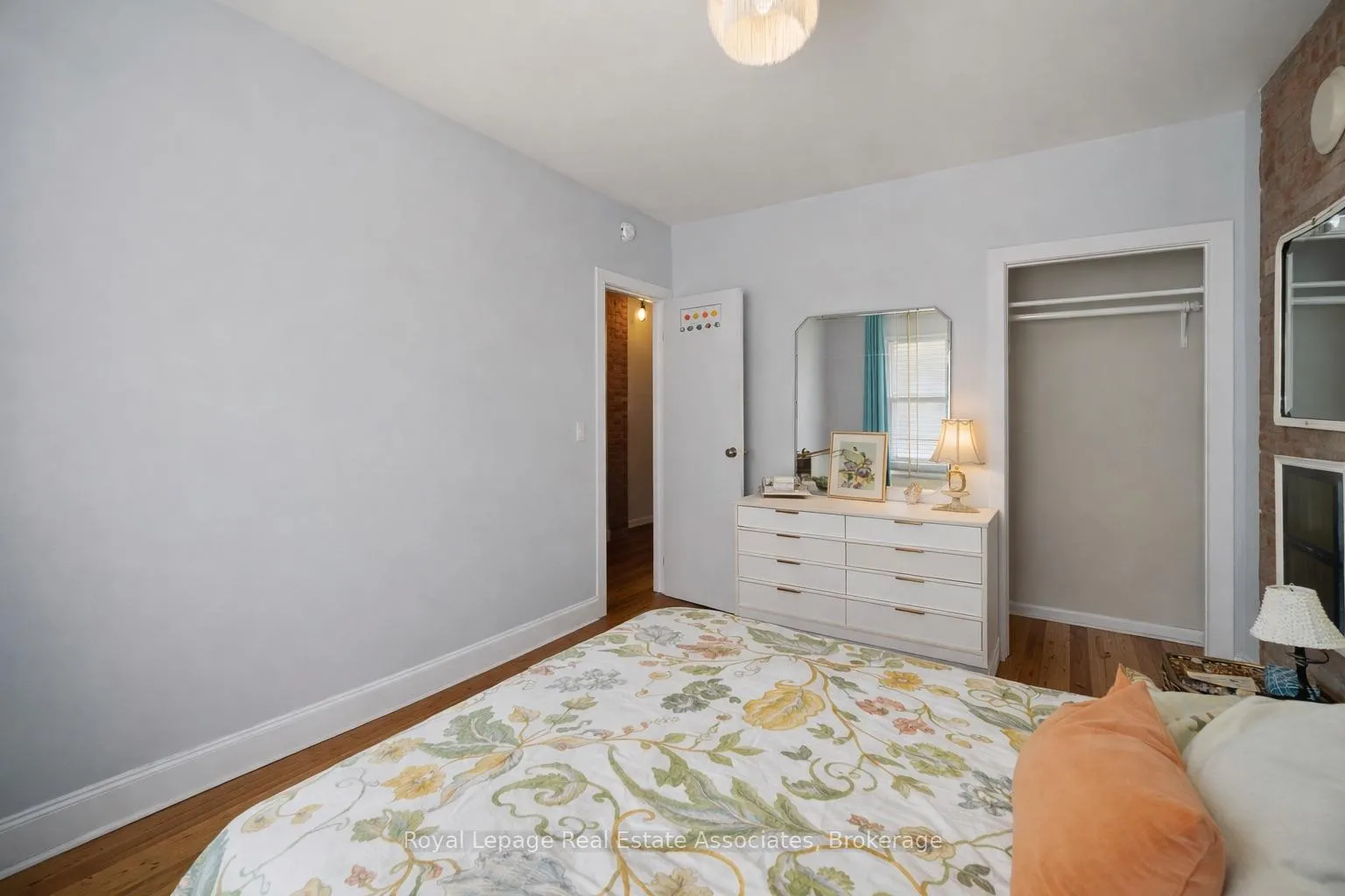 Photo 14 of 215 Ferguson Avenue S, Hamilton, Corktown — HOMEH