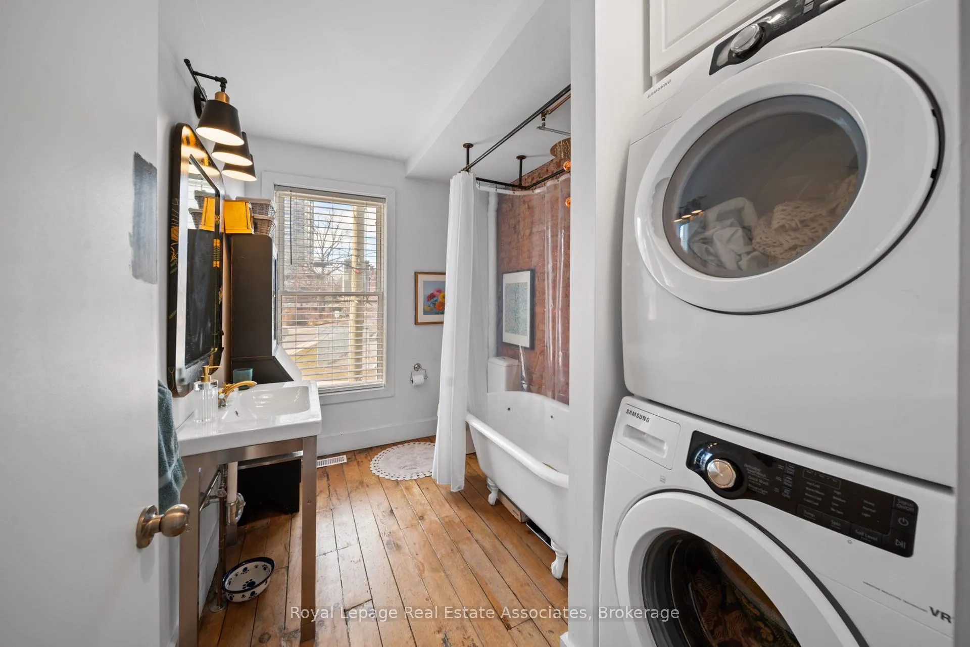 Photo 17 of 215 Ferguson Avenue S, Hamilton, Corktown — HOMEH