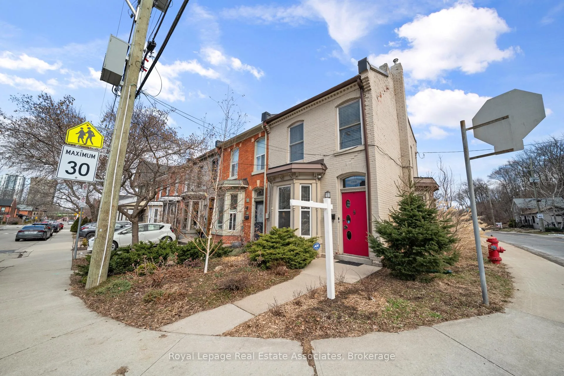 Photo 22 of 215 Ferguson Avenue S, Hamilton, Corktown — HOMEH