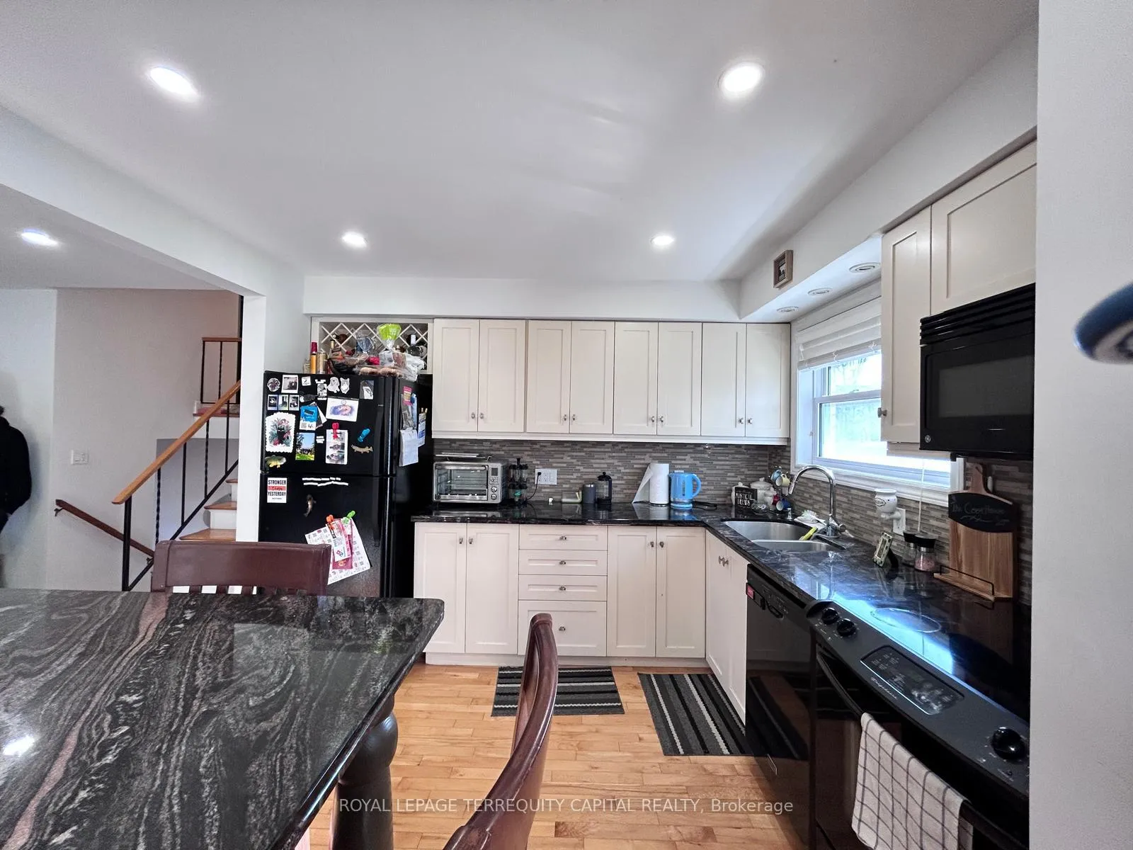 Photo 4 of Unit Upper, 174 Cook Street, Barrie, Cundles East — HOMEH