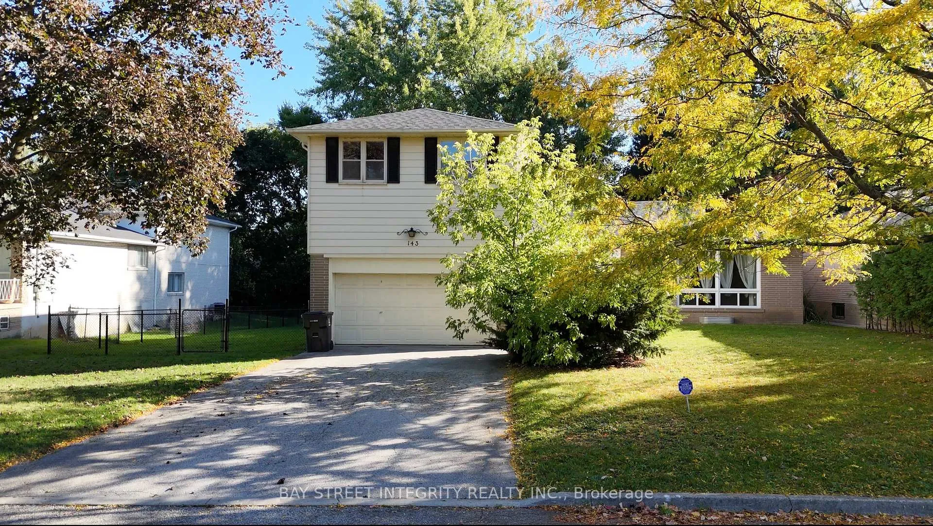 Photo 1 of 143 Munro Boulevard, North York, St. Andrew-Windfields — HOMEH