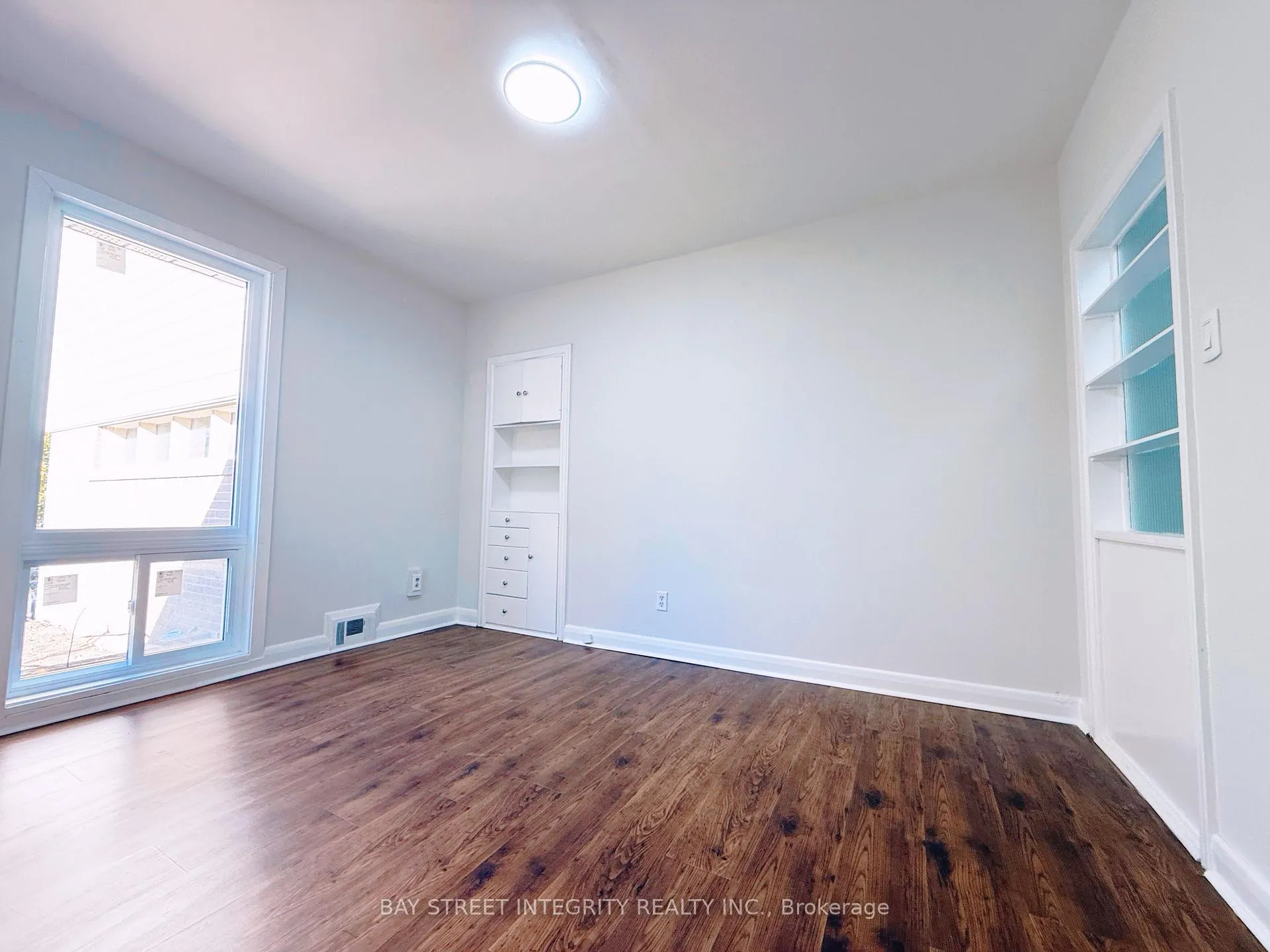 Photo 9 of 143 Munro Boulevard, North York, St. Andrew-Windfields — HOMEH