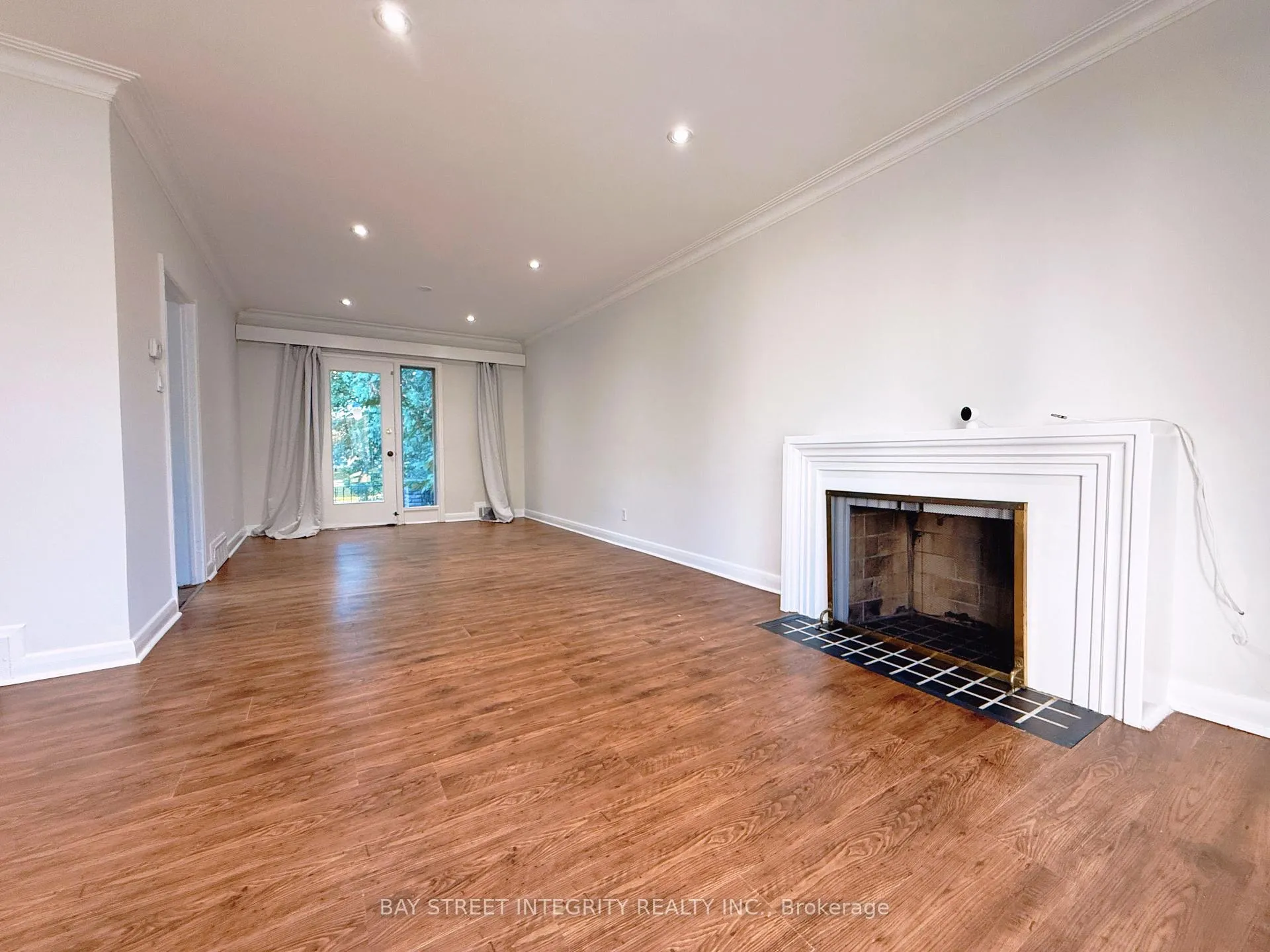 Photo 11 of 143 Munro Boulevard, North York, St. Andrew-Windfields — HOMEH