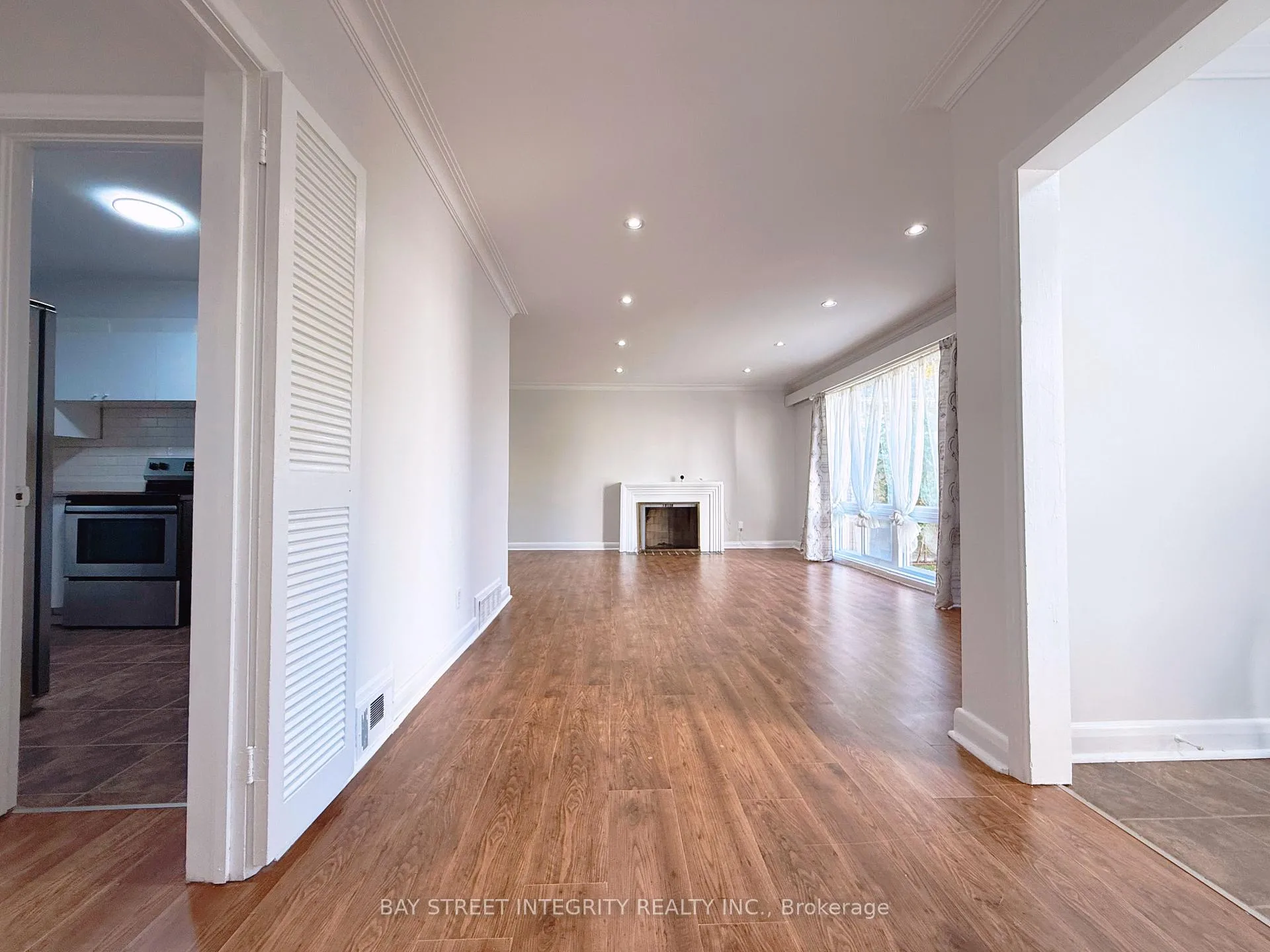 Photo 12 of 143 Munro Boulevard, North York, St. Andrew-Windfields — HOMEH