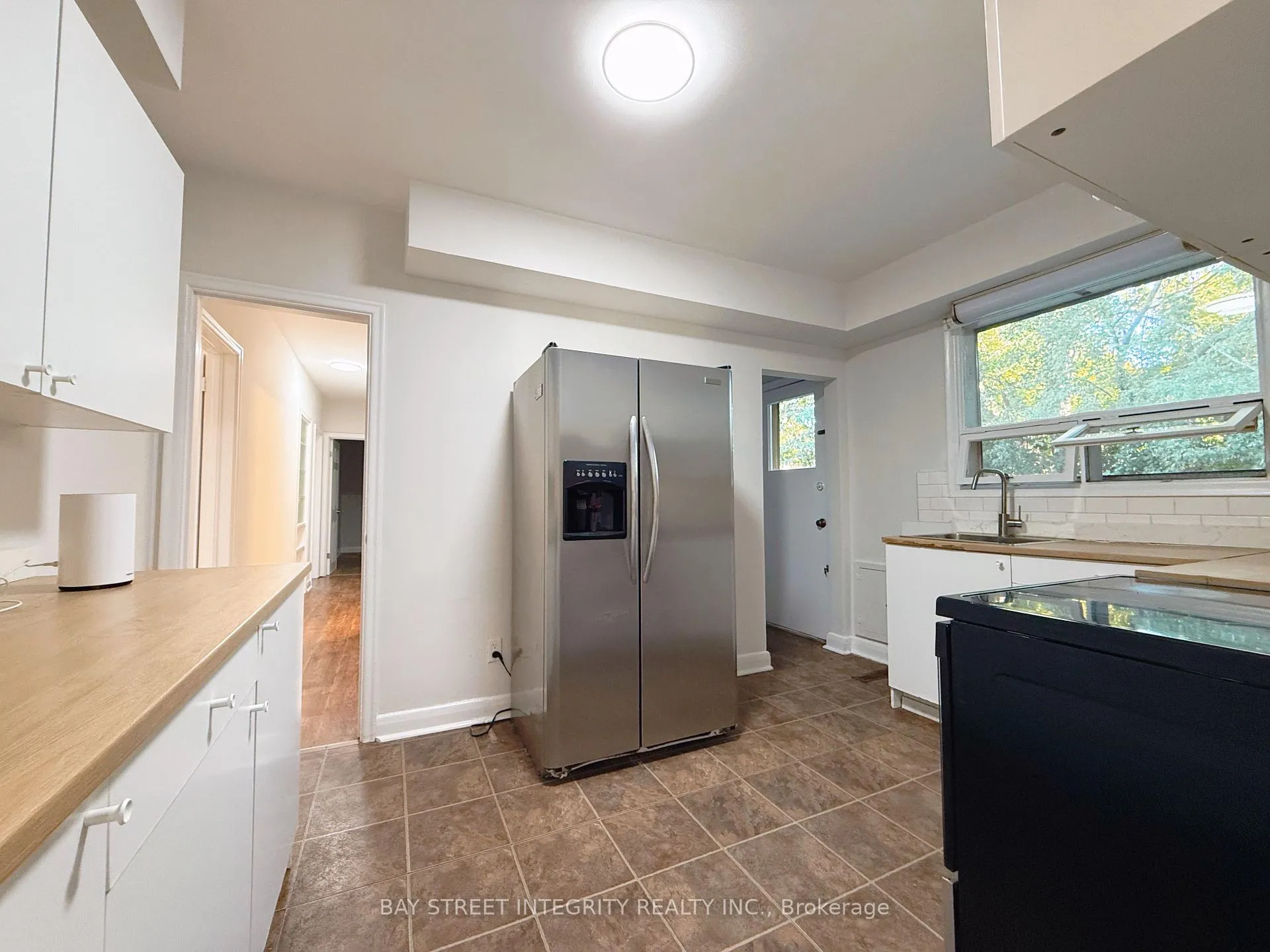 Photo 15 of 143 Munro Boulevard, North York, St. Andrew-Windfields — HOMEH