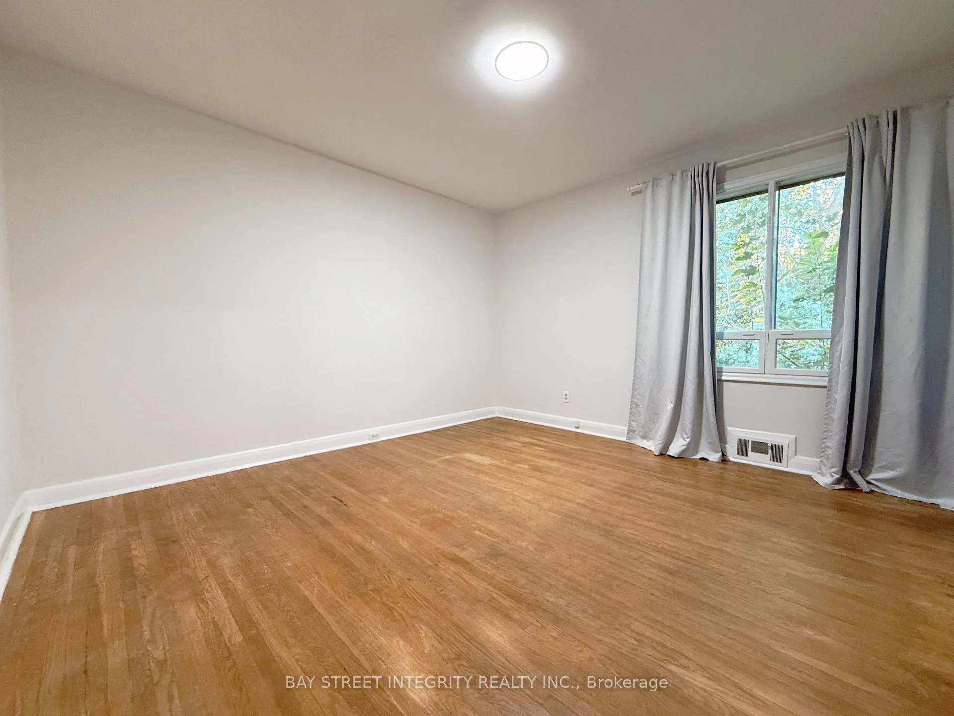 Photo 17 of 143 Munro Boulevard, North York, St. Andrew-Windfields — HOMEH