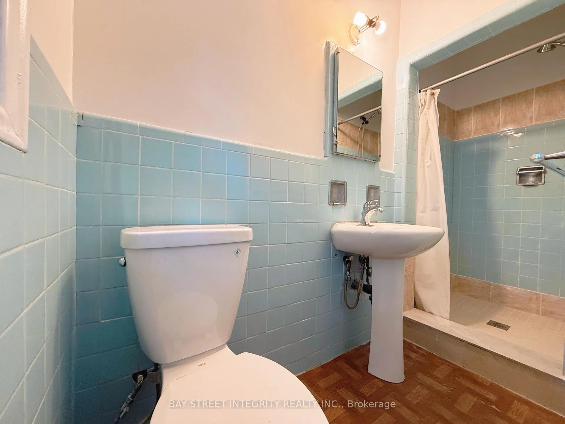 Photo 19 of 143 Munro Boulevard, North York, St. Andrew-Windfields — HOMEH