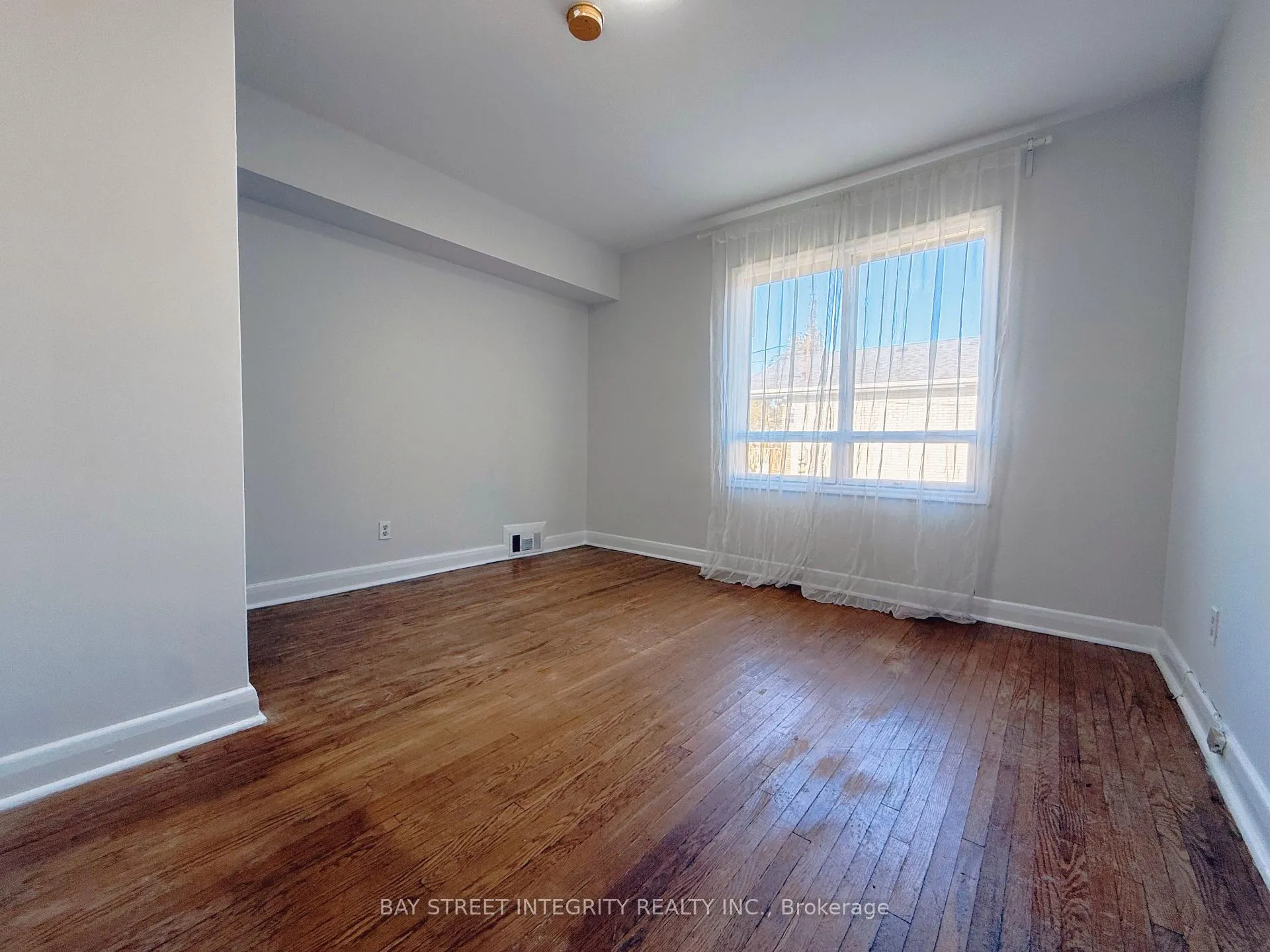 Photo 20 of 143 Munro Boulevard, North York, St. Andrew-Windfields — HOMEH