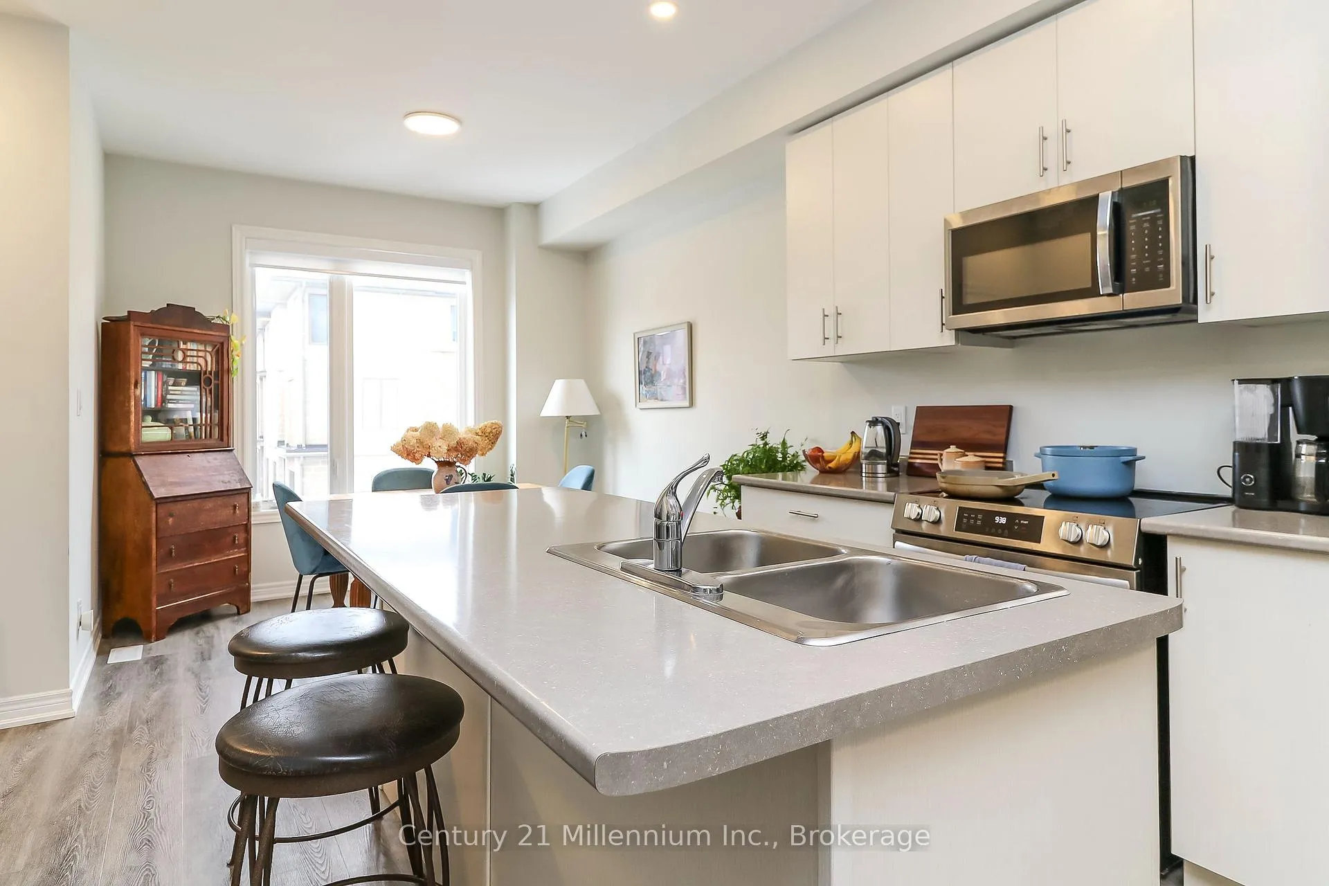 Photo 11 of 58 Winters Crescent, Collingwood — HOMEH