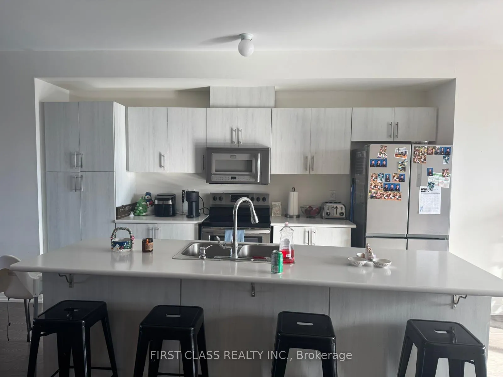 Photo 8 of 23 Prince William Boulevard, Clarington, Bowmanville — HOMEH