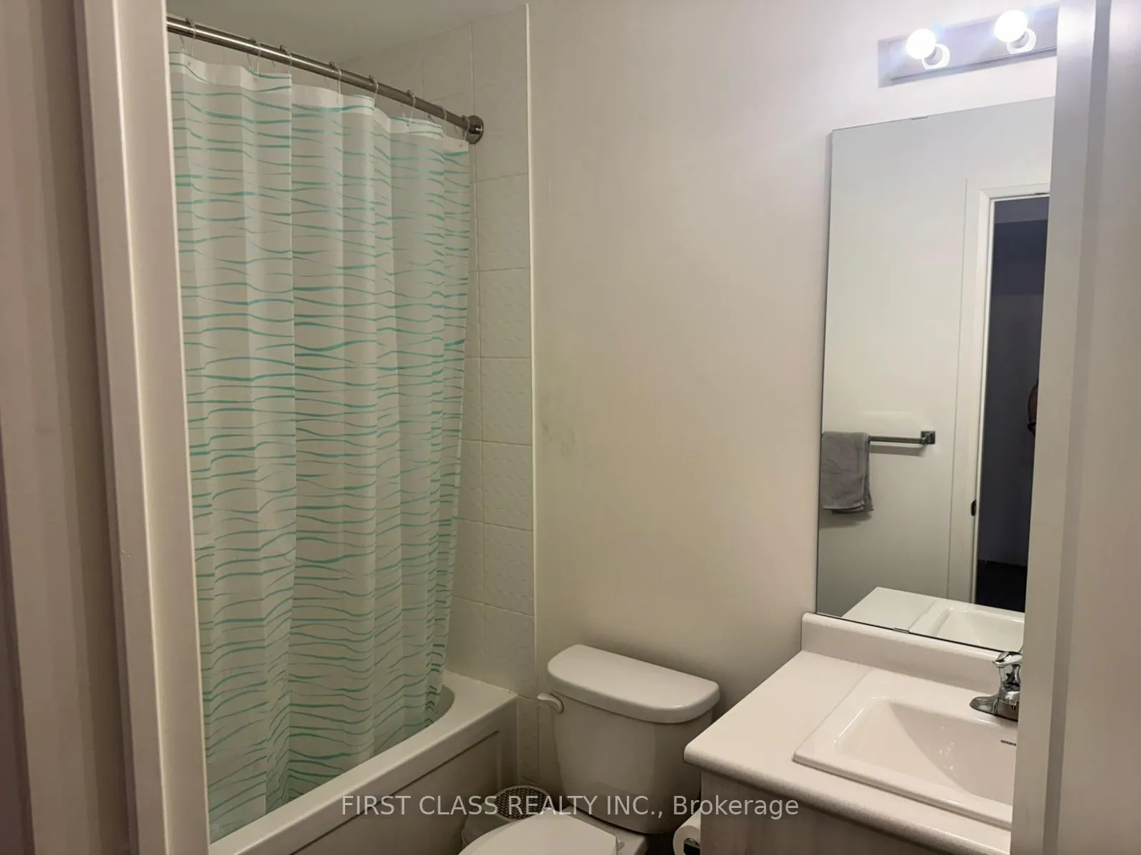 Photo 15 of 23 Prince William Boulevard, Clarington, Bowmanville — HOMEH
