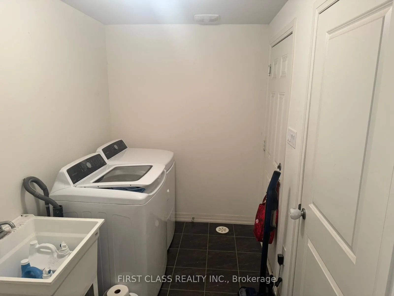 Photo 17 of 23 Prince William Boulevard, Clarington, Bowmanville — HOMEH