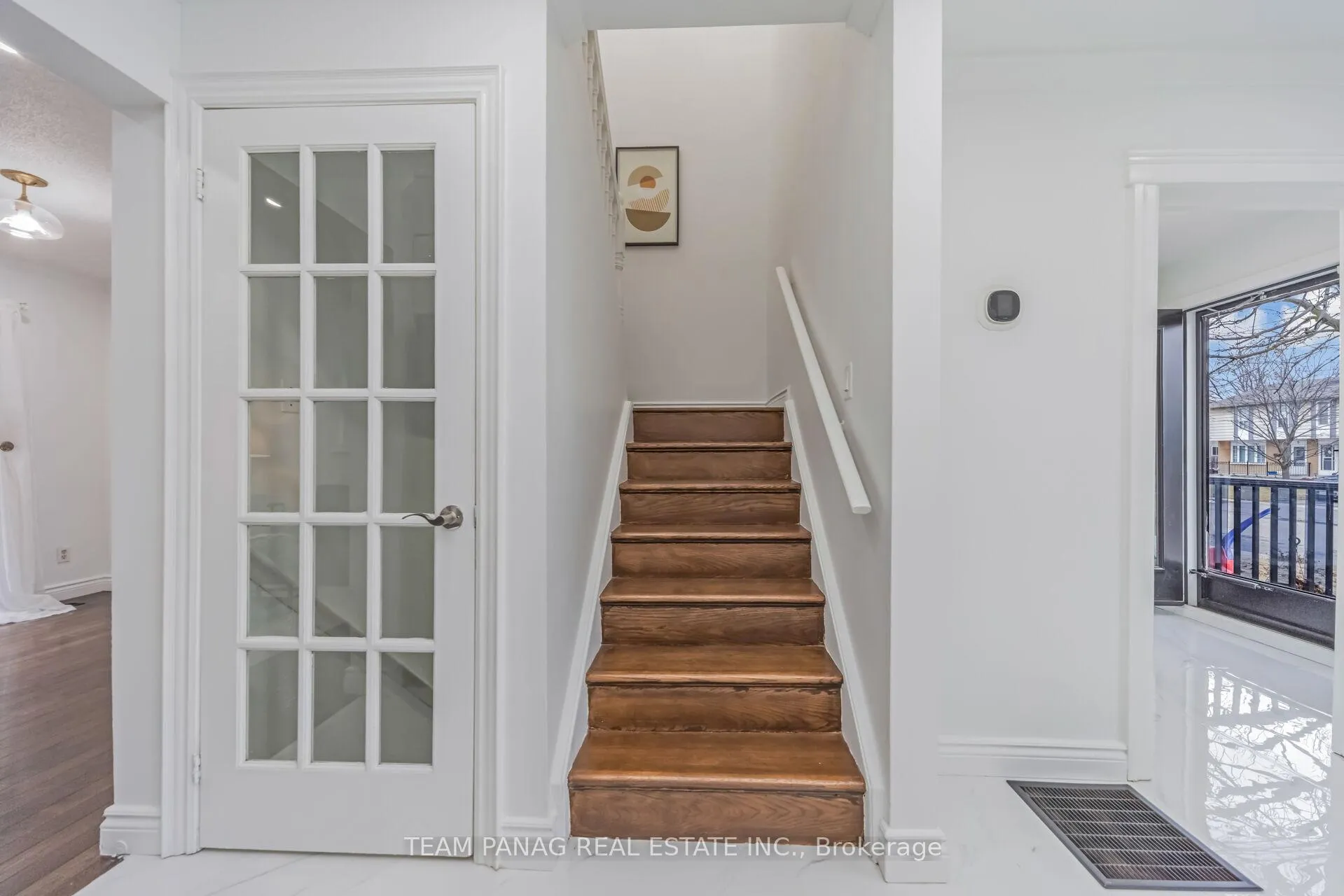 Photo 11 of 16 Bramhall Circle, Brampton, Madoc — HOMEH