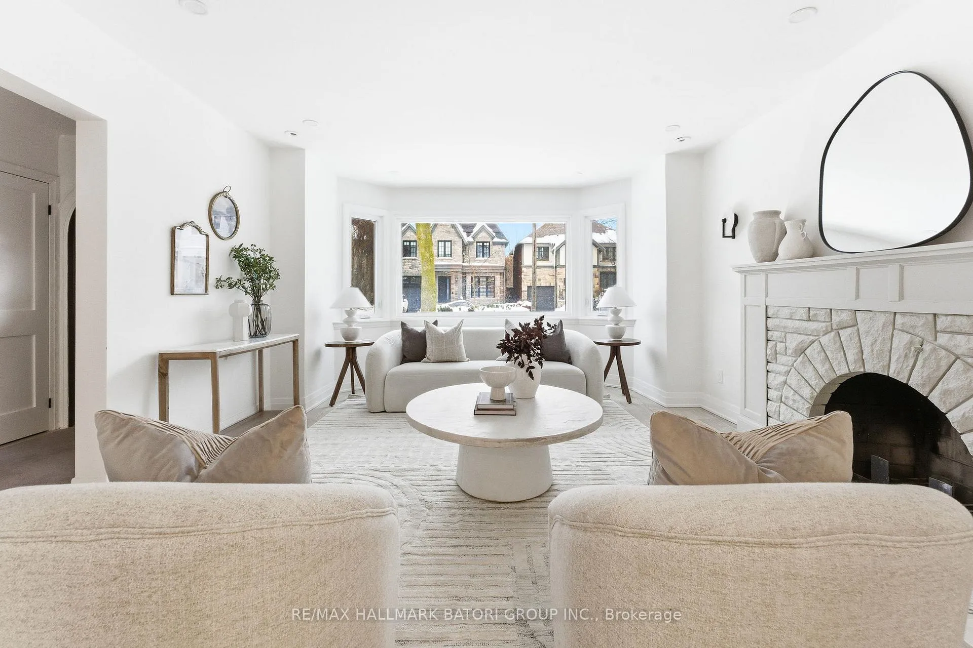 Photo 3 of 221 Richview Avenue, Toronto, Forest Hill South — HOMEH