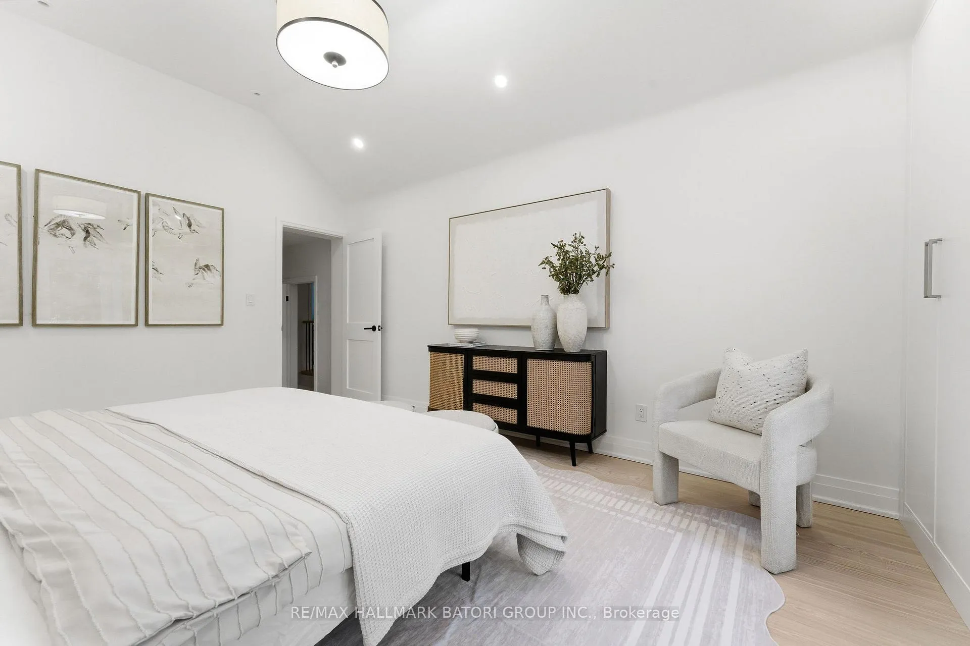 Photo 18 of 221 Richview Avenue, Toronto, Forest Hill South — HOMEH